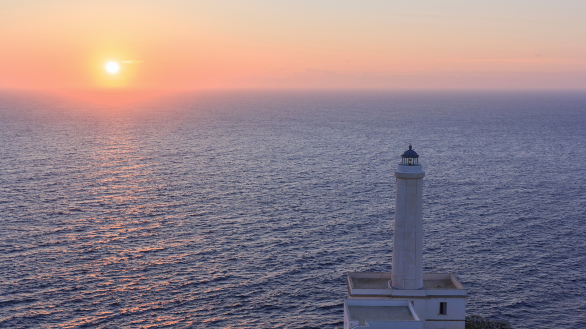 Cosa si nasconde dietro ad un faro? Ecco due tra i più suggestivi della nostra Penisola